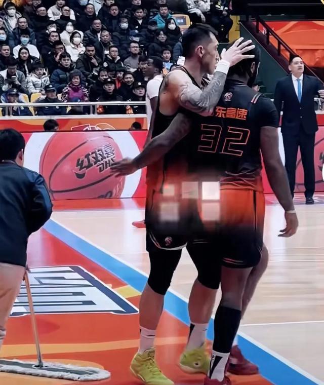 Kaiyun官网阿扎伦卡迎来三赛季出色发挥，尤文图斯观众热烈欢呼！