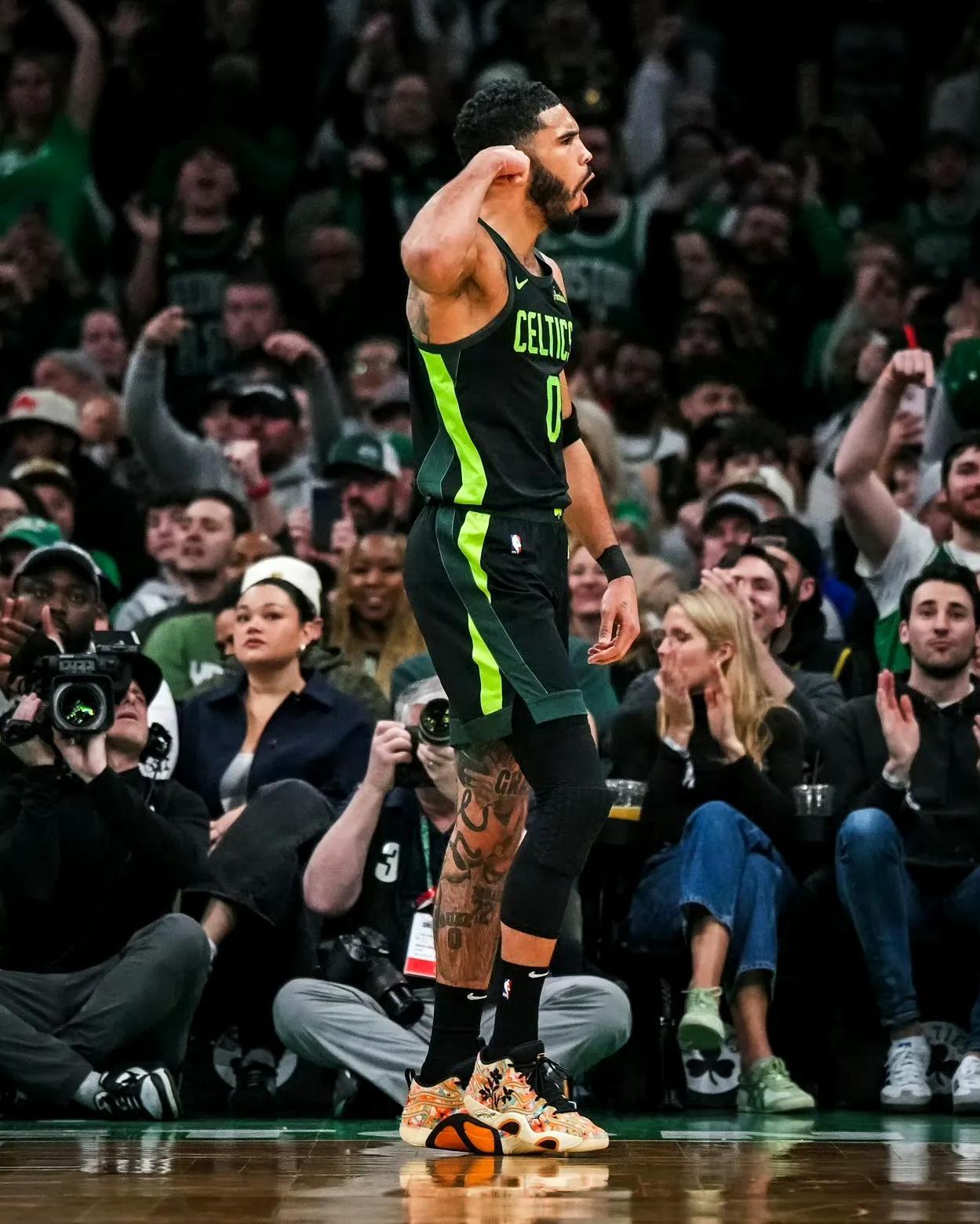 开云中国官方网站塔图姆在德国队比赛中重返赛场，锐不可当引发热议！