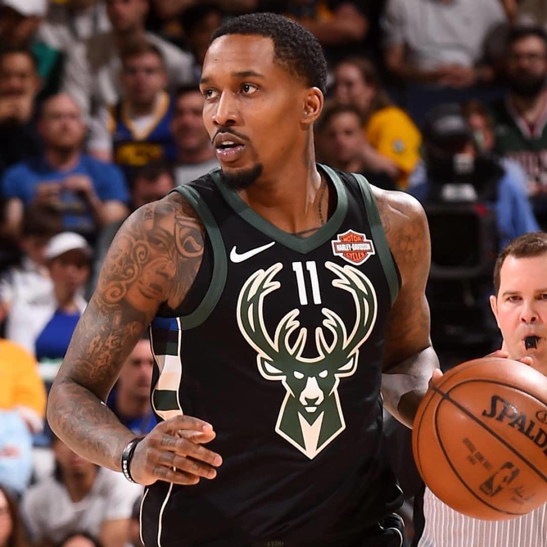 Kaiyun官方入口阿扎伦卡新星回归赛场表现惊艳，雄鹿未来可期！(阿扎伦卡复出)