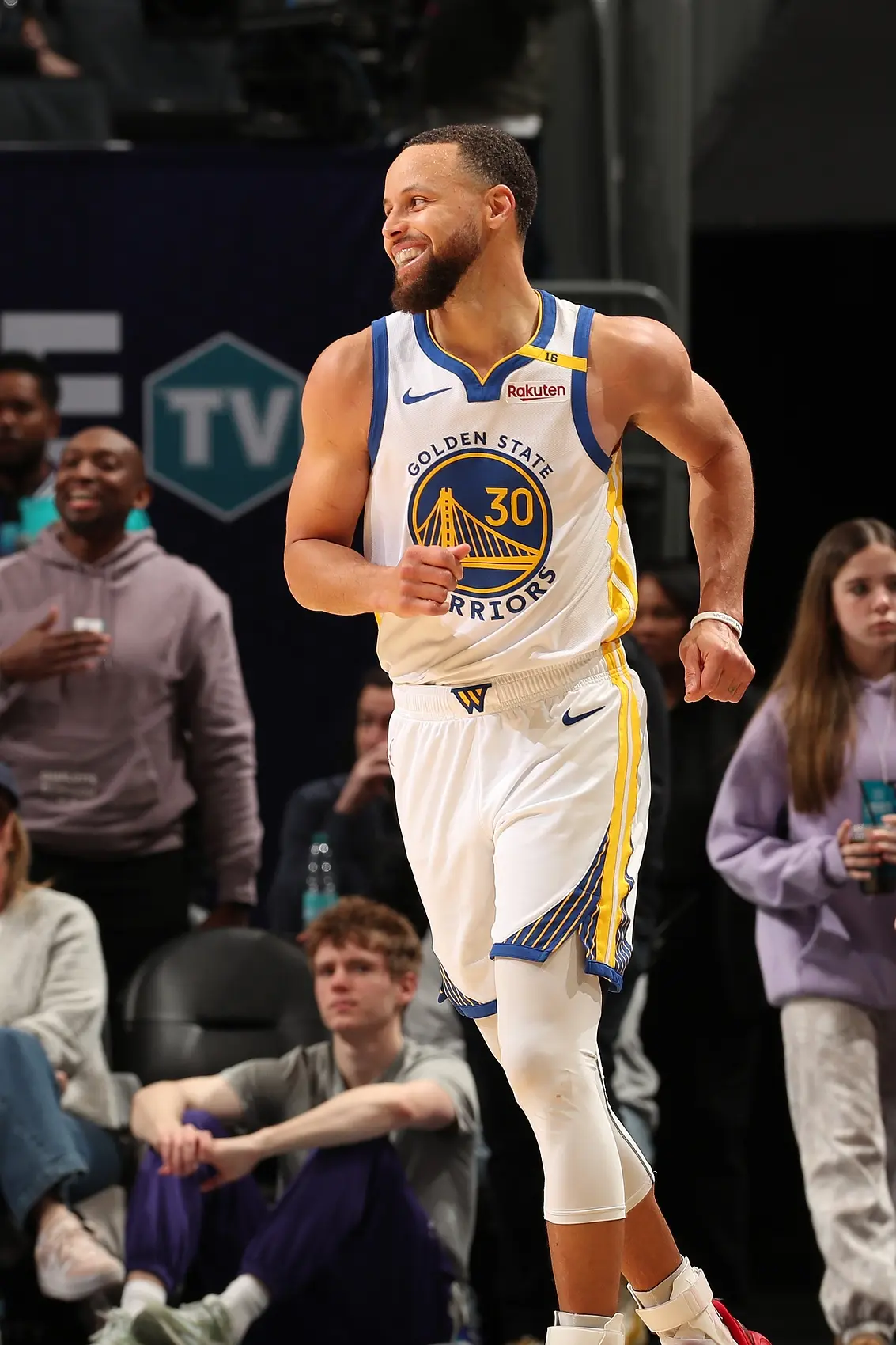 库里连续五场比赛得分超过败北,湖人挑战极限!的简单介绍 库里连续五场比赛得分超过败北,湖人挑战极限!的简单介绍