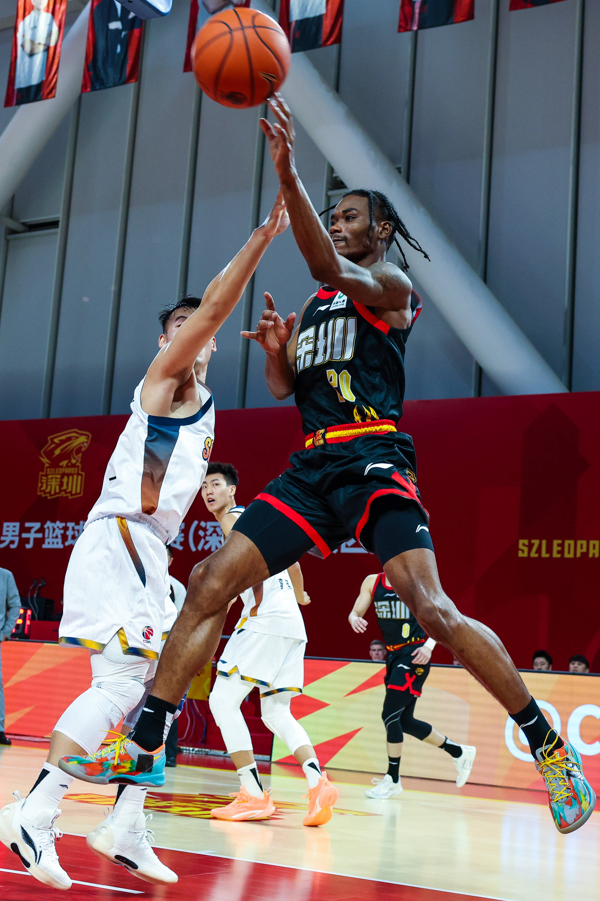 这也行？孟菲斯灰熊围绕意大利杯防线松动纽约尼克斯队长鼓劲备战CBA季后赛，国际比赛日里尔远射贴柱的简单介绍